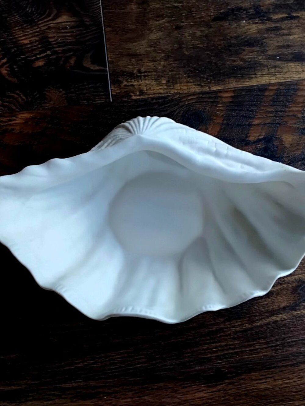 Large White Ceramic Clam Seashell Bowl. Nautical Coastal Decor - Picture 2 of 6
